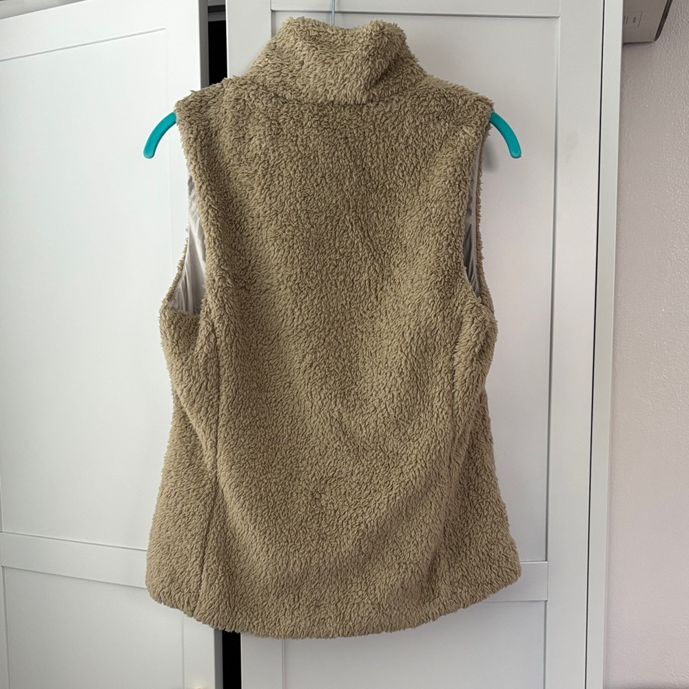 Patagonia Tan Sherpa Fleece Vest - Zip Front - Picture 4 of 4